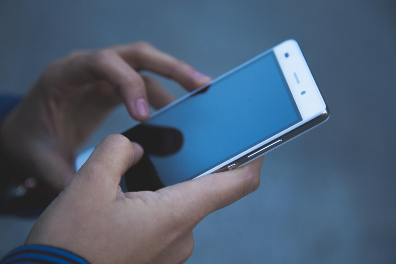 Refer a friend bonus using a smartphone at RedTiger Asean